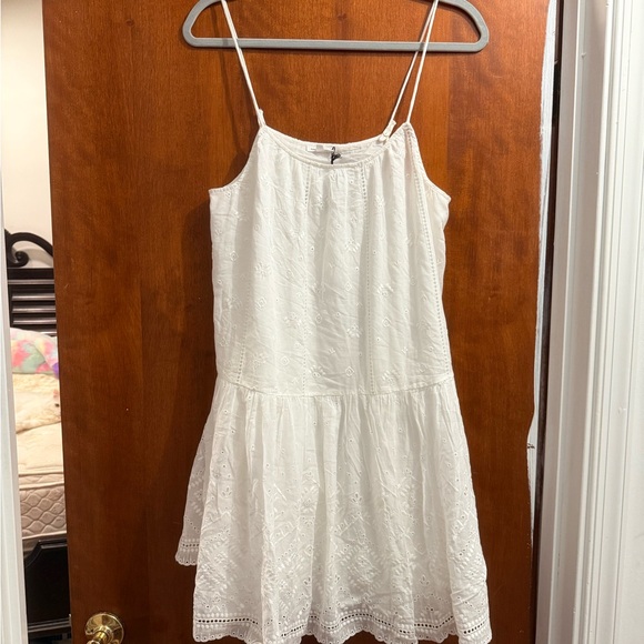 Elegant White Mini Dress - Picture 1 of 5